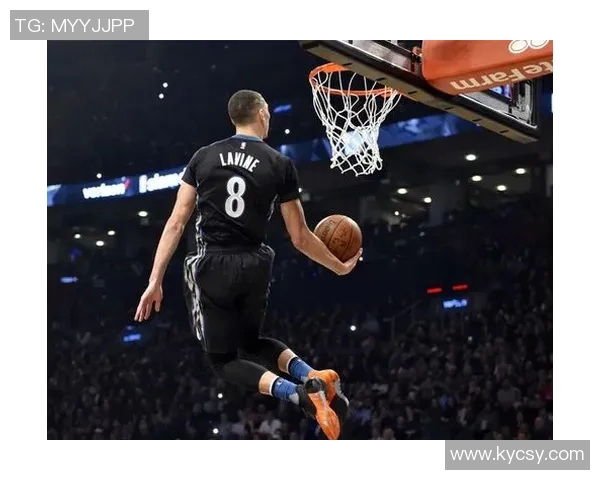 扎克拉文如何在NBA赛场上展现全能球技与领导力的完美结合